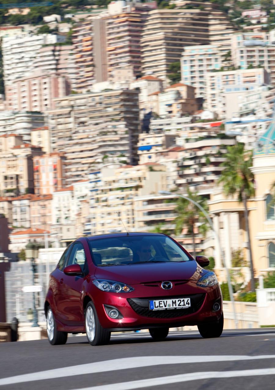  Mazda2 3-Door 2011 года  (фото 23 из 40)
